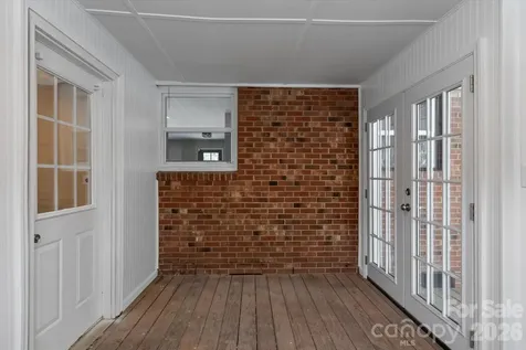 1090 Shalimar Drive Winston Salem NC 27107