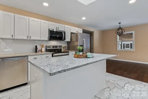 1090 Shalimar Drive Winston Salem NC 27107