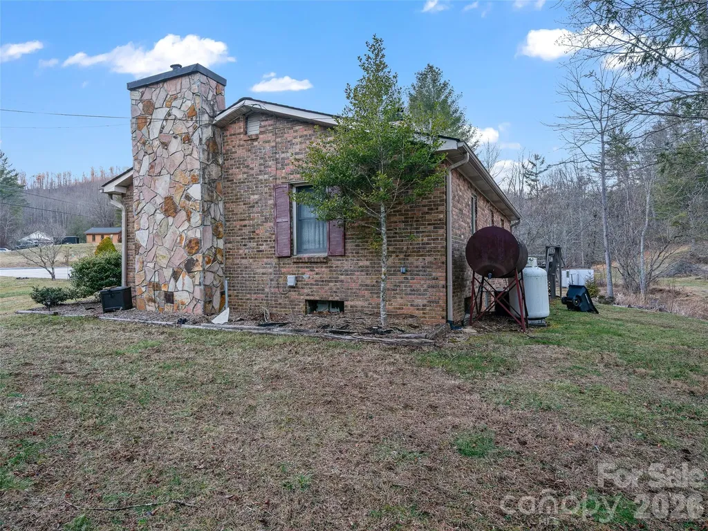1280 Hamburg Road Bakersville NC 28705