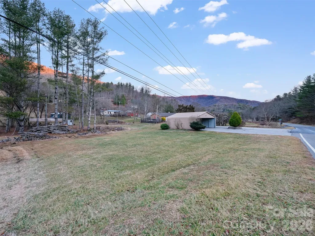 1280 Hamburg Road Bakersville NC 28705