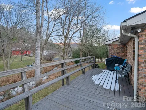 1280 Hamburg Road Bakersville NC 28705