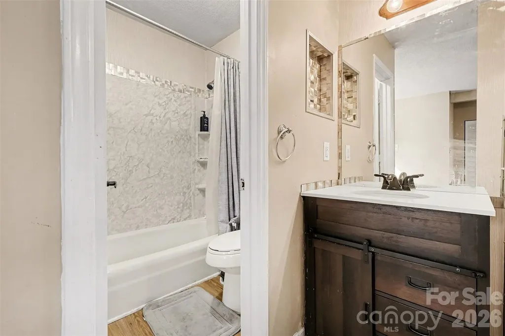 6102 Honeysuckle Lane Charlotte NC 28212
