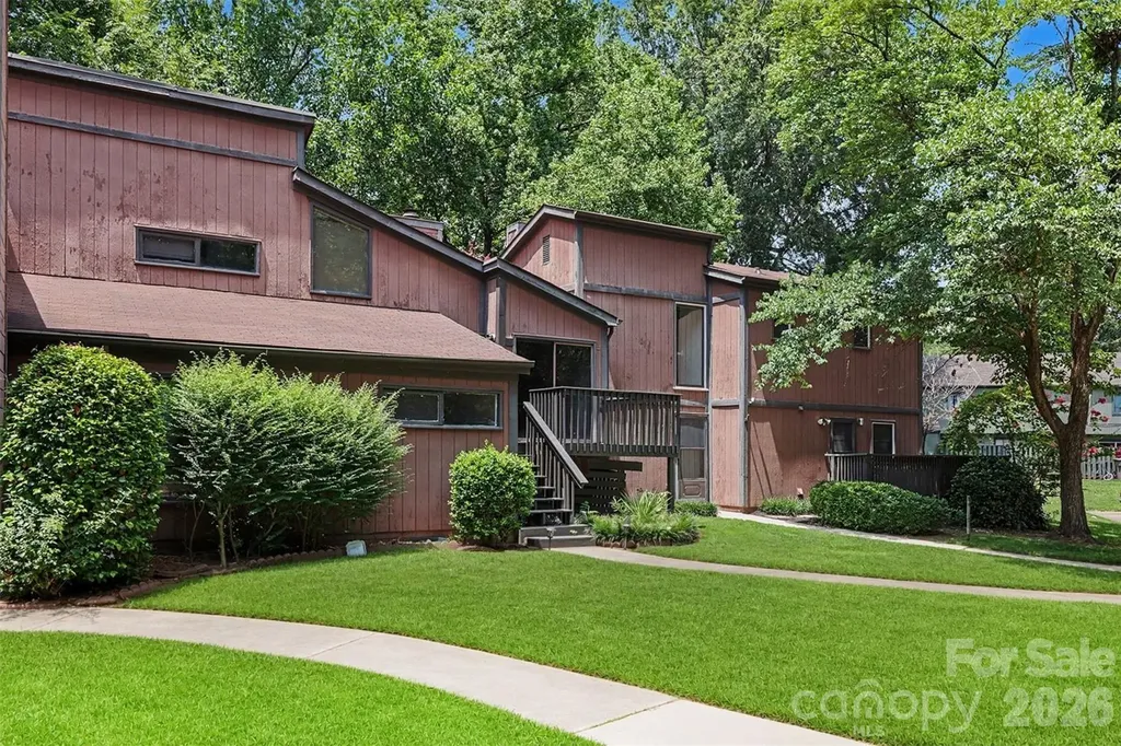 6102 Honeysuckle Lane Charlotte NC 28212