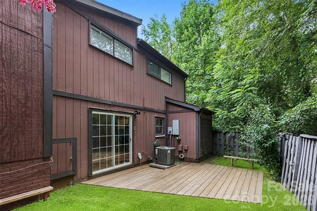 6102 Honeysuckle Lane Charlotte NC 28212