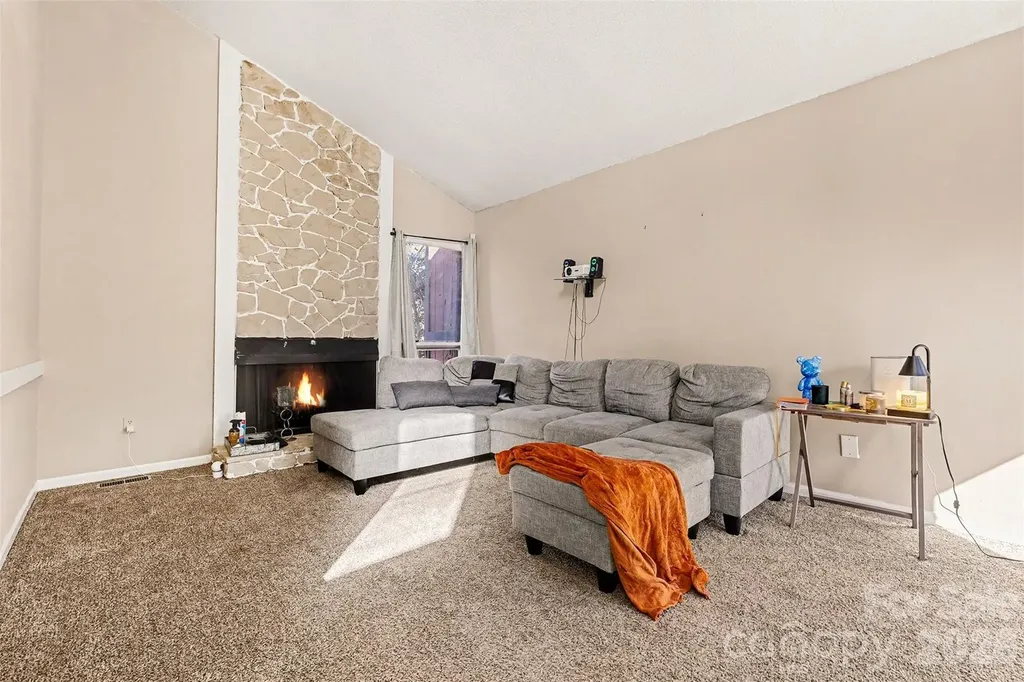 6102 Honeysuckle Lane Charlotte NC 28212