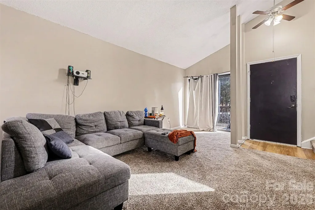 6102 Honeysuckle Lane Charlotte NC 28212