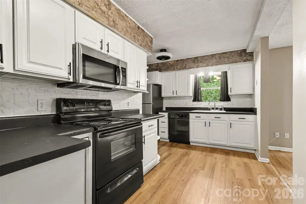 6102 Honeysuckle Lane Charlotte NC 28212
