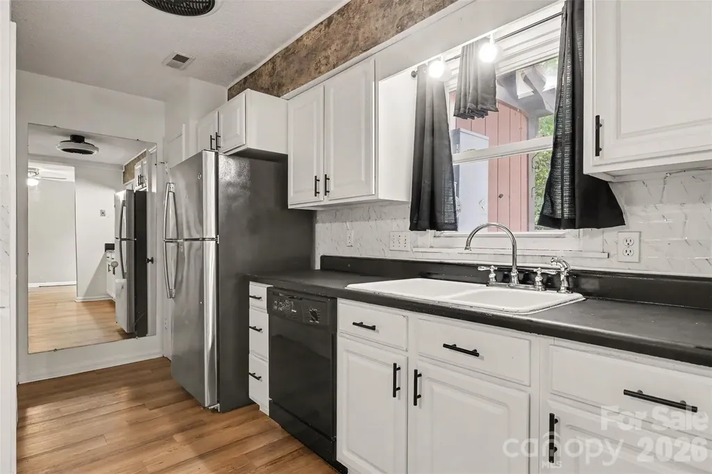 6102 Honeysuckle Lane Charlotte NC 28212