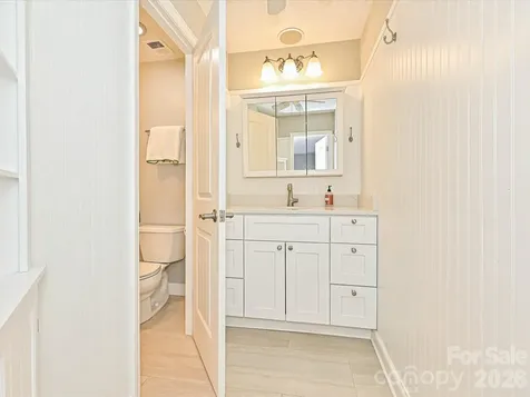 4611 Hedgemore Drive Charlotte NC 28209