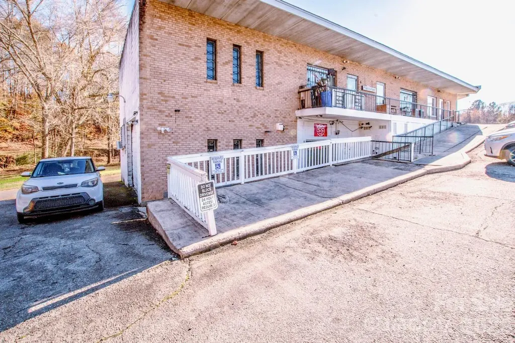 2327 Shelton Avenue Statesville NC 28677