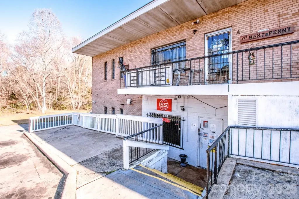 2327 Shelton Avenue Statesville NC 28677