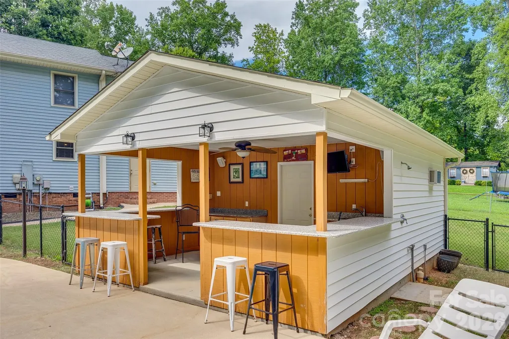 109 Falling Leaf Lane Mount Holly NC 28120
