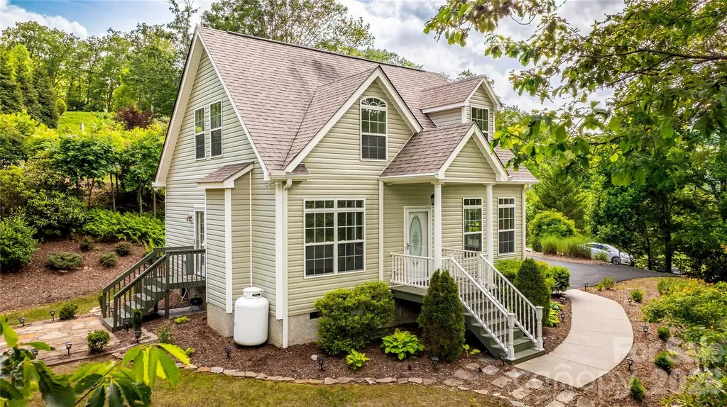 387 Goodview Drive Hendersonville NC 28792