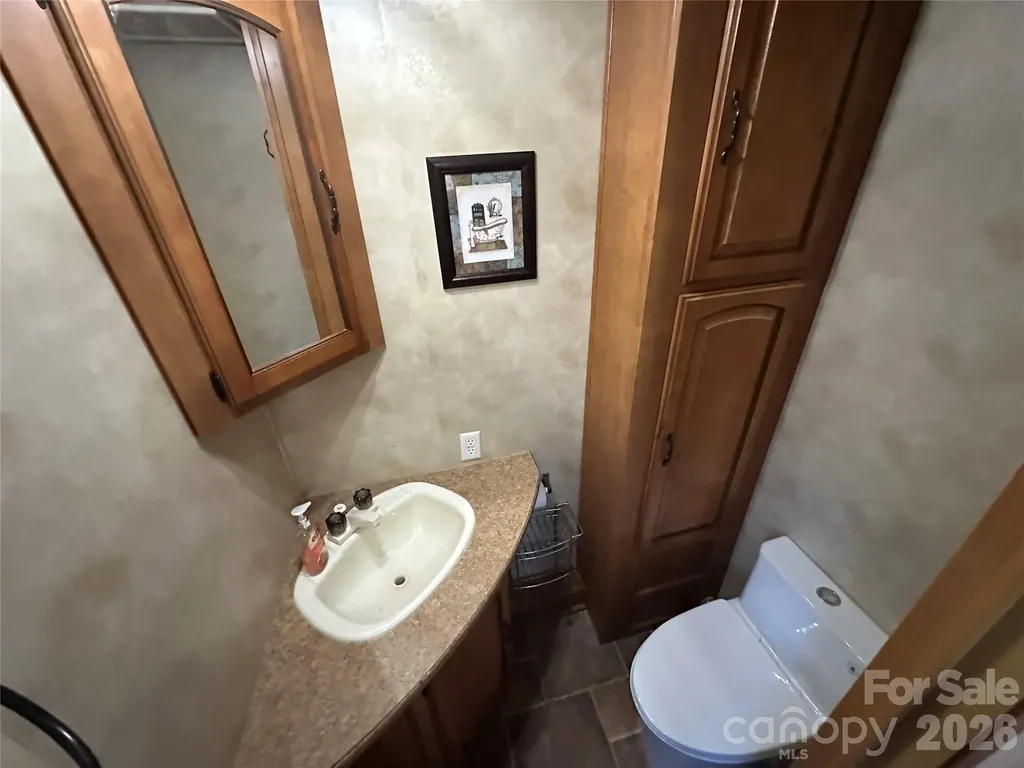 121 Sparrow Lane New London NC 28127