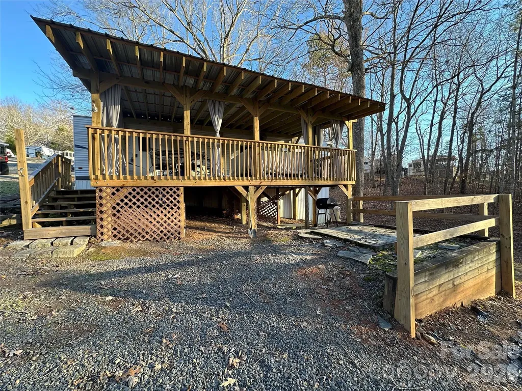 121 Sparrow Lane New London NC 28127