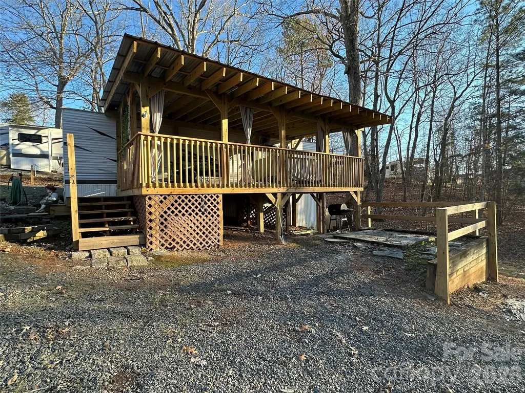 121 Sparrow Lane New London NC 28127