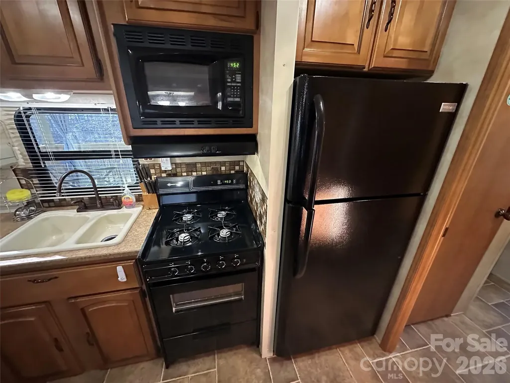 121 Sparrow Lane New London NC 28127