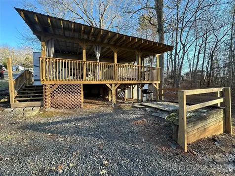 121 Sparrow Lane New London NC 28127