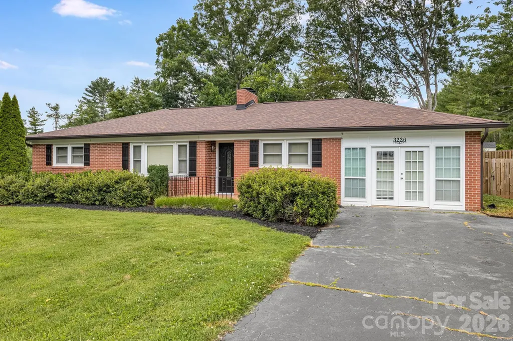 3226 Charlyne Drive Hendersonville NC 28792