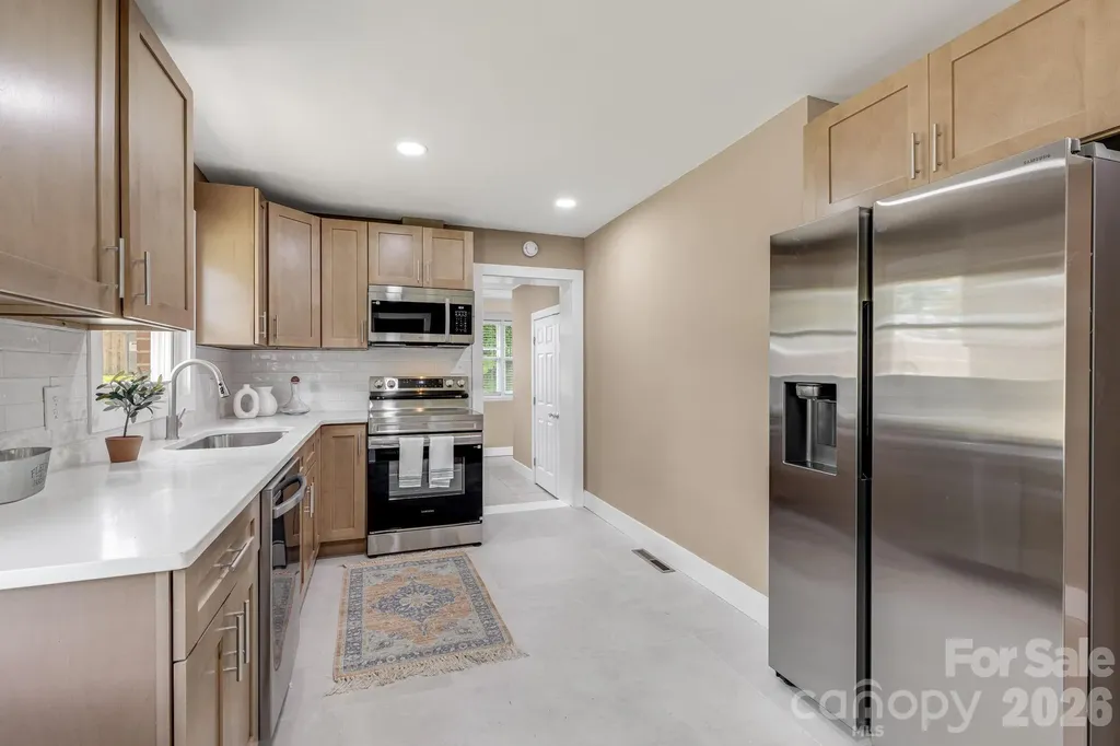 3226 Charlyne Drive Hendersonville NC 28792