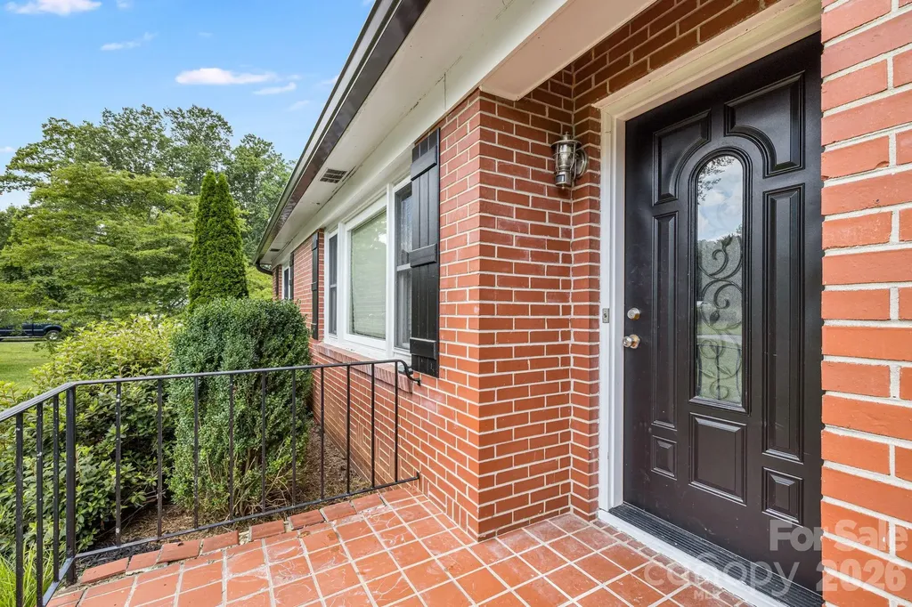 3226 Charlyne Drive Hendersonville NC 28792