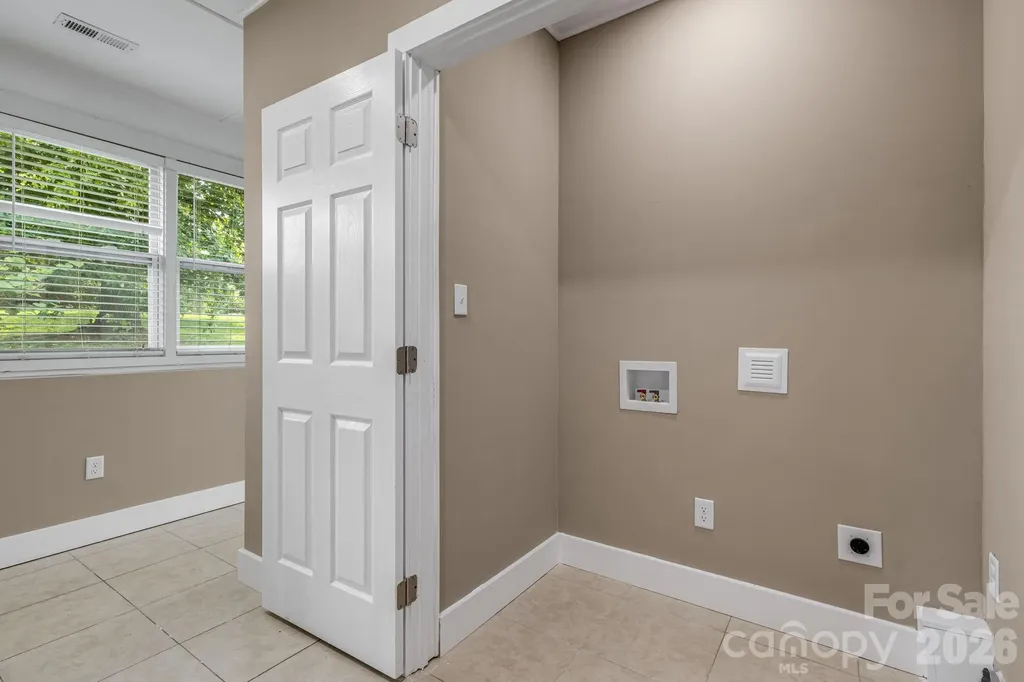 3226 Charlyne Drive Hendersonville NC 28792