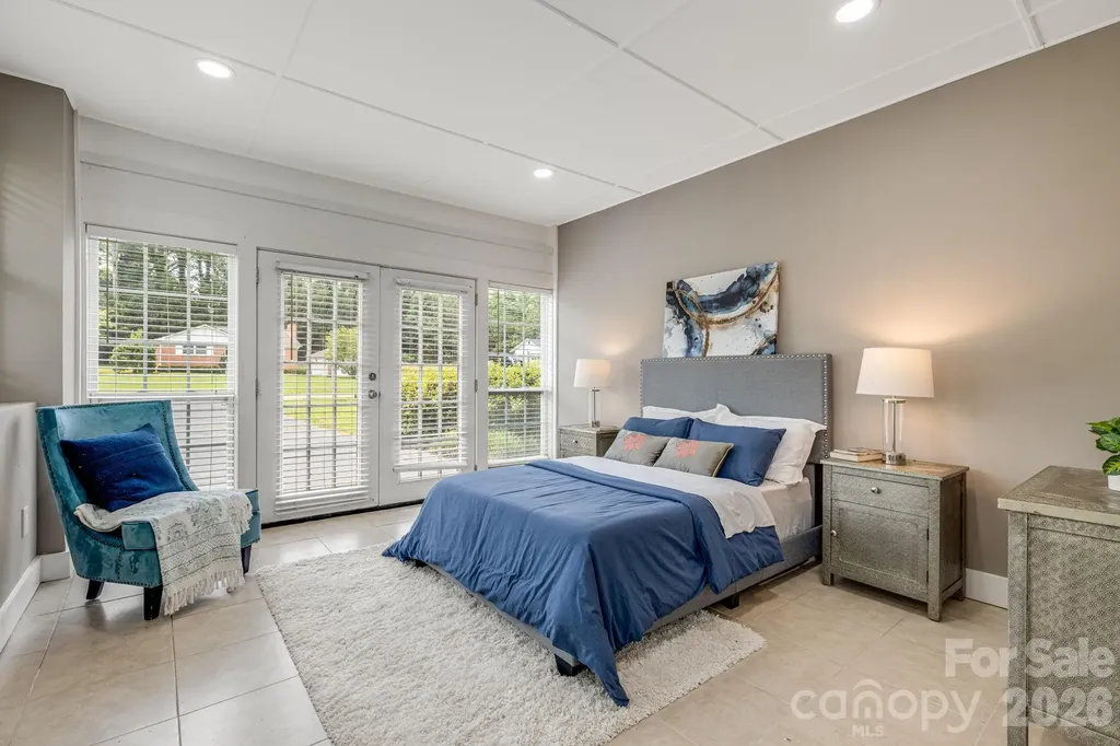 3226 Charlyne Drive Hendersonville NC 28792
