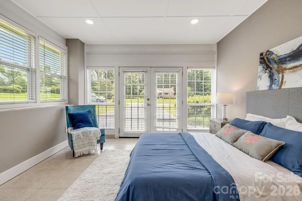 3226 Charlyne Drive Hendersonville NC 28792