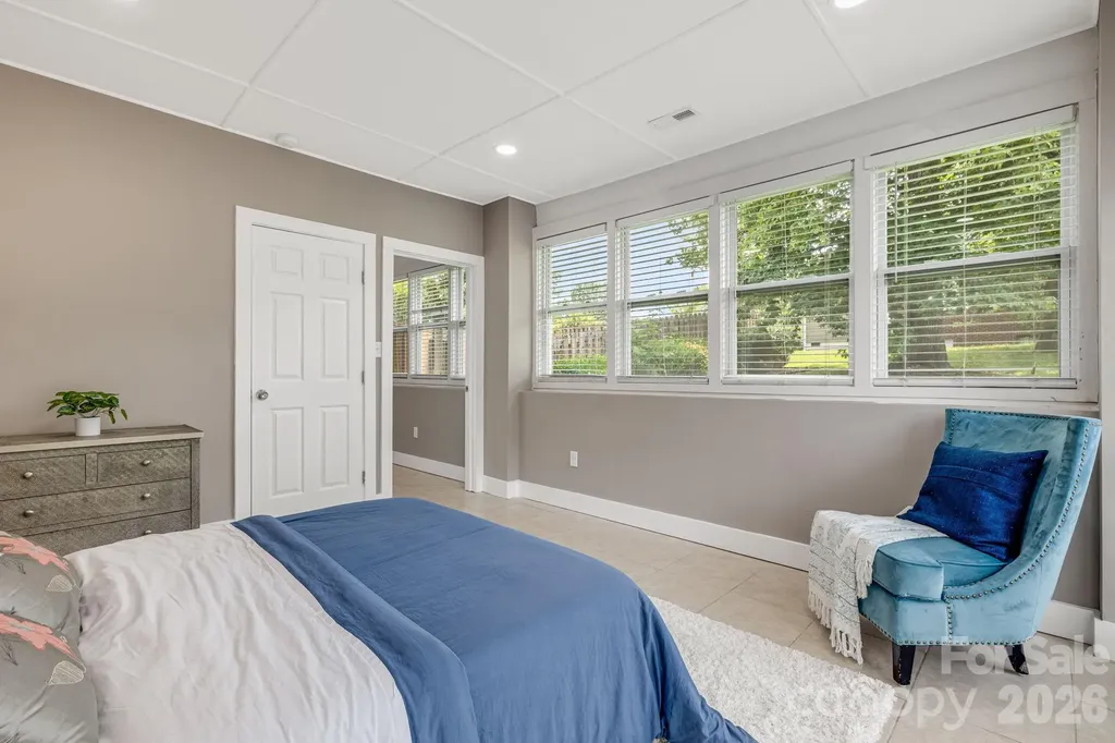 3226 Charlyne Drive Hendersonville NC 28792