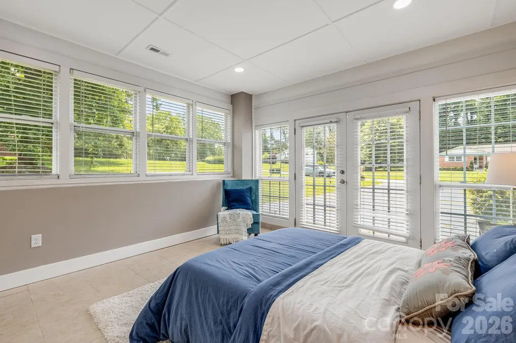 3226 Charlyne Drive Hendersonville NC 28792