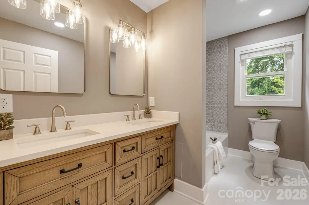 3226 Charlyne Drive Hendersonville NC 28792