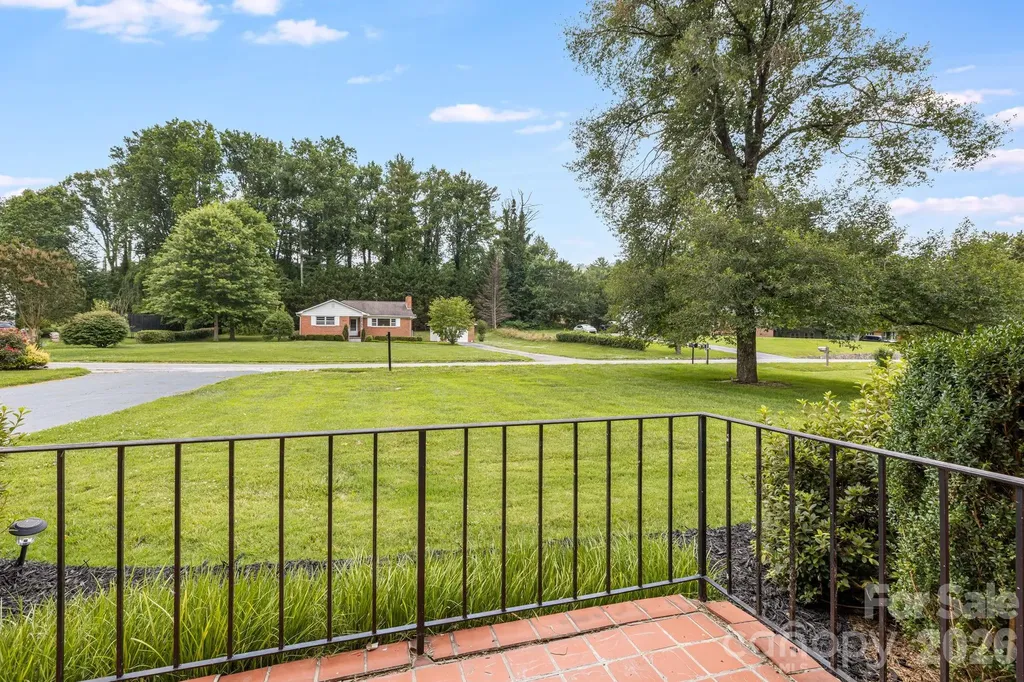 3226 Charlyne Drive Hendersonville NC 28792