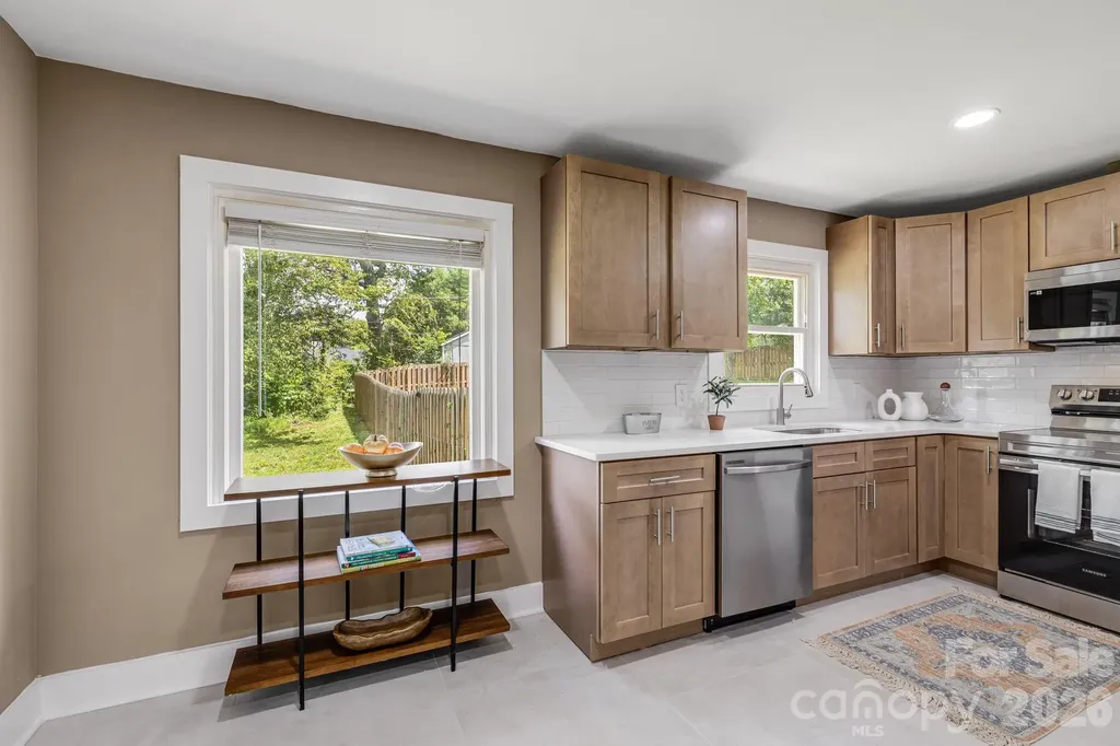 3226 Charlyne Drive Hendersonville NC 28792