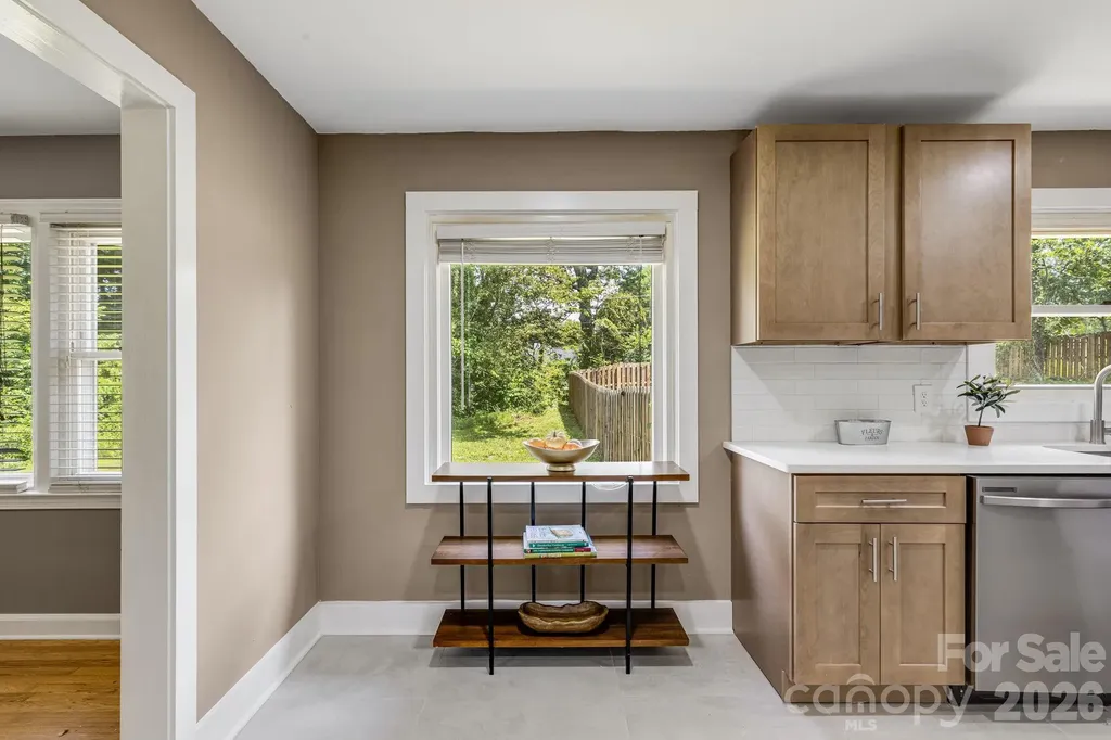 3226 Charlyne Drive Hendersonville NC 28792