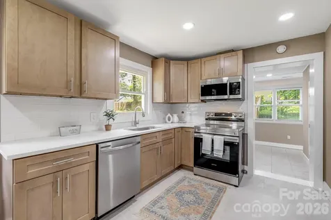 3226 Charlyne Drive Hendersonville NC 28792