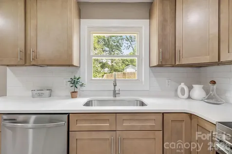 3226 Charlyne Drive Hendersonville NC 28792