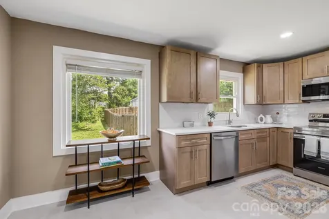 3226 Charlyne Drive Hendersonville NC 28792