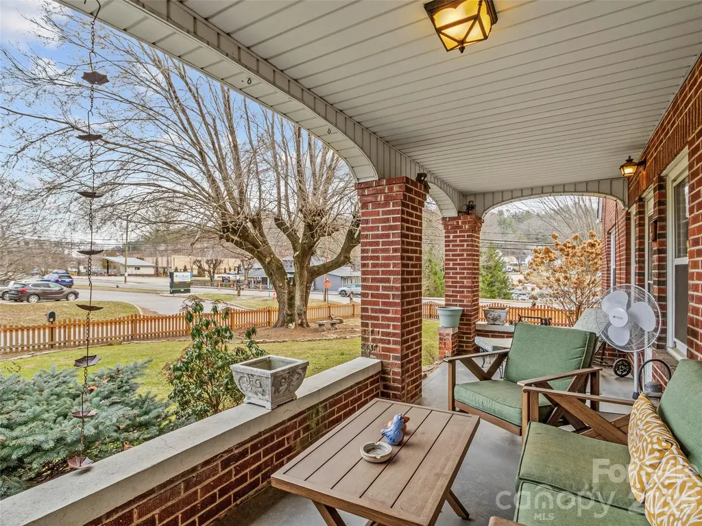 506 W Main Street Burnsville NC 28714