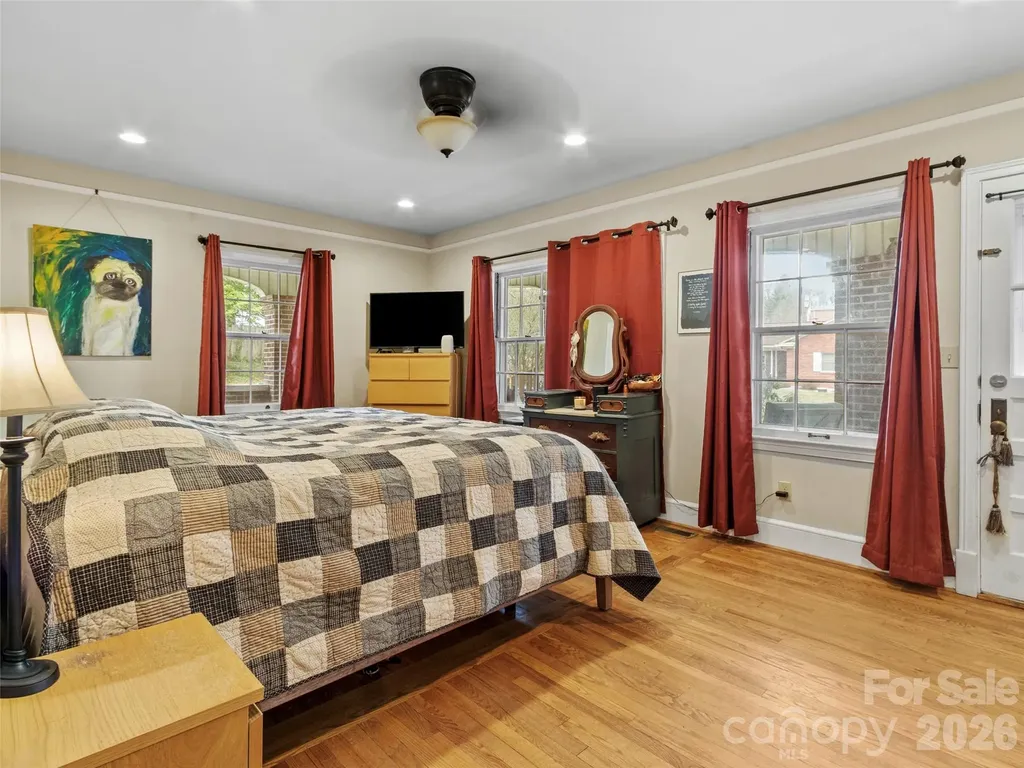 506 W Main Street Burnsville NC 28714
