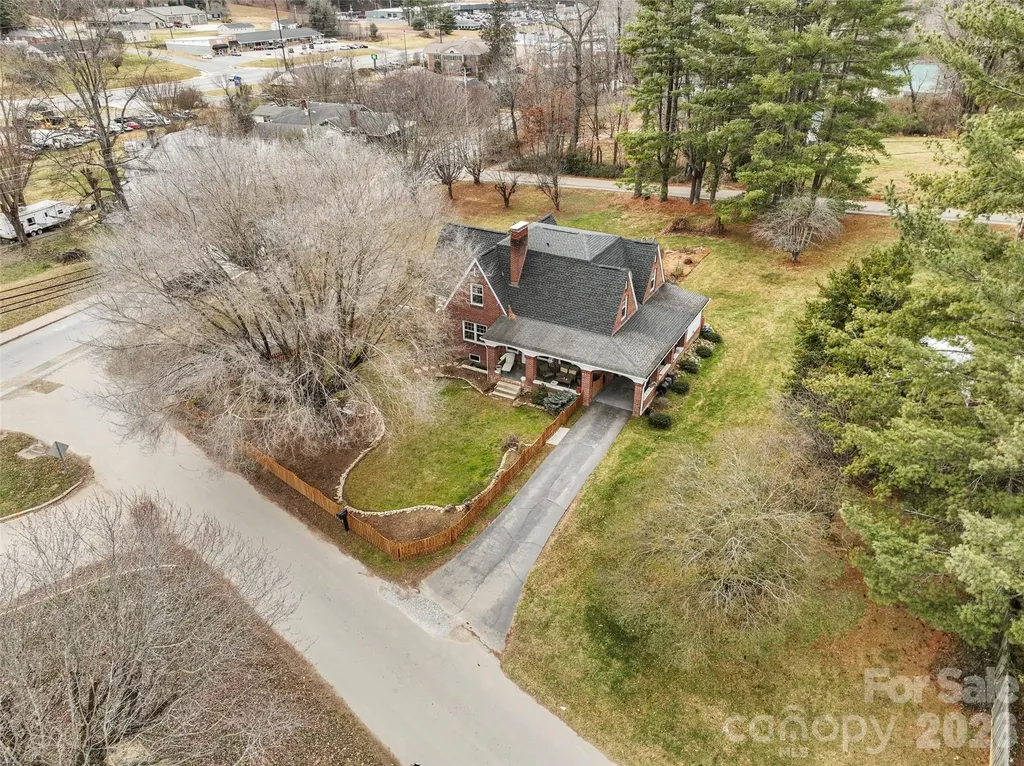506 W Main Street Burnsville NC 28714