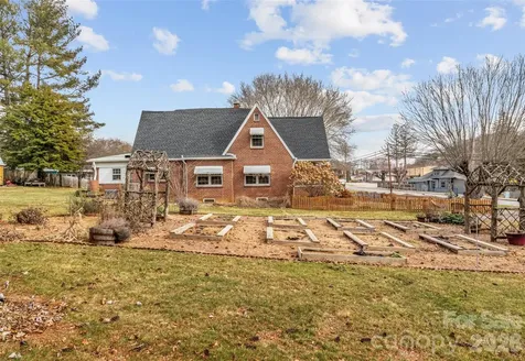 506 W Main Street Burnsville NC 28714
