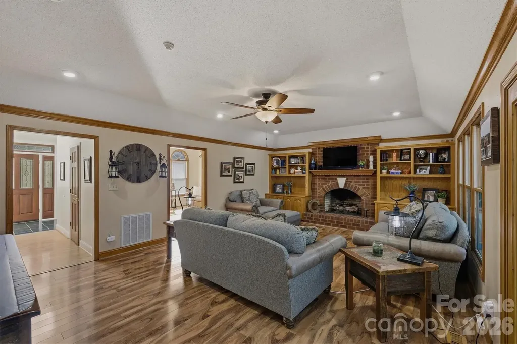 46 Mariners Point Lane Hickory NC 28601