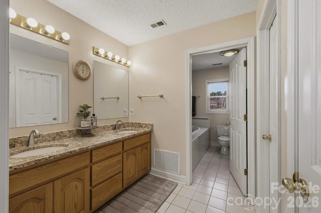 46 Mariners Point Lane Hickory NC 28601