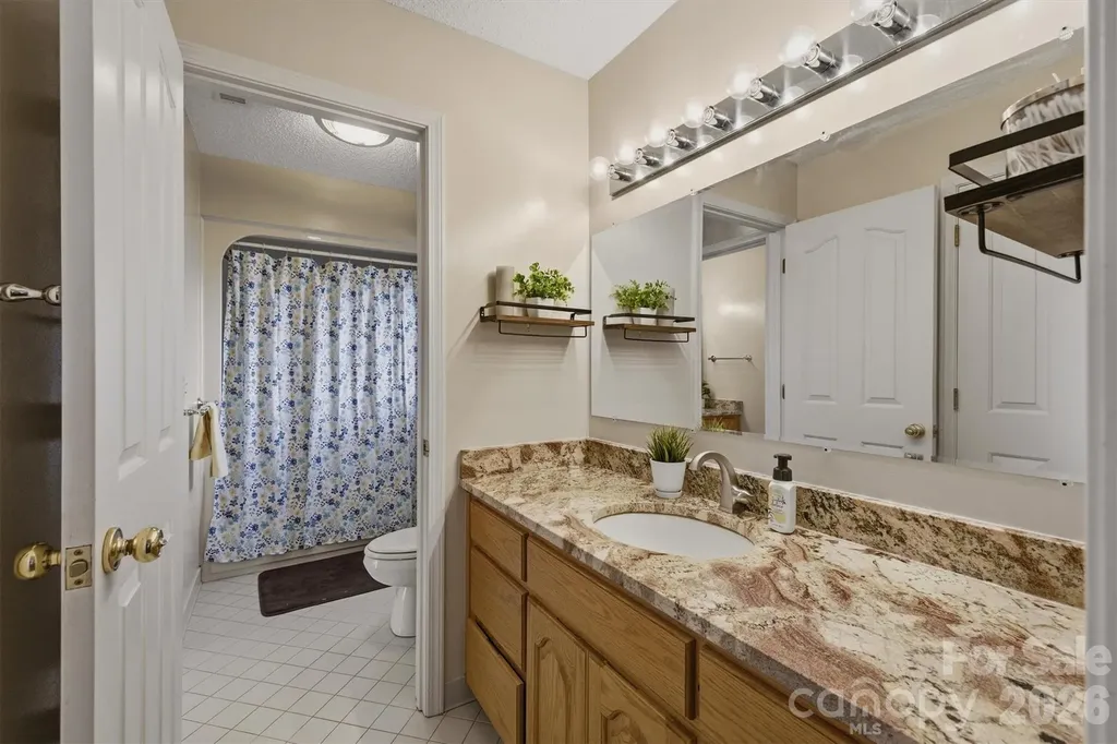 46 Mariners Point Lane Hickory NC 28601
