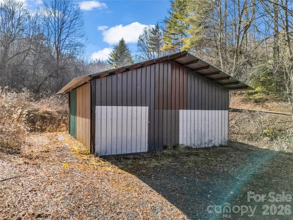 530 Mine Creek Road Bakersville NC 28705