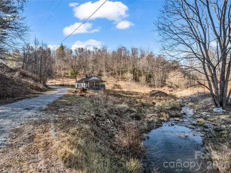 530 Mine Creek Road Bakersville NC 28705