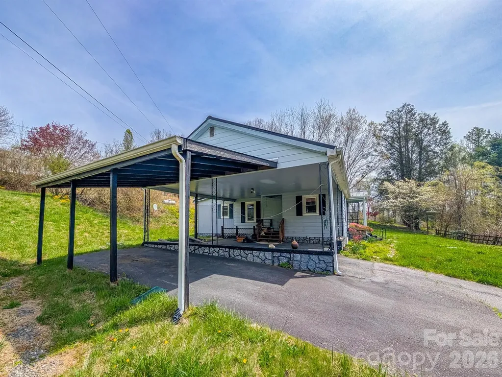 97 Tom Sparks Road Spruce Pine NC 28777