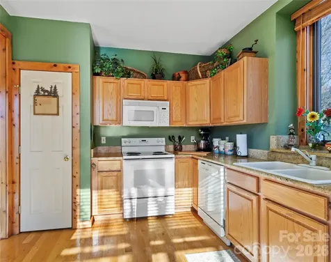 80 Stoney Falls Loop Burnsville NC 28714