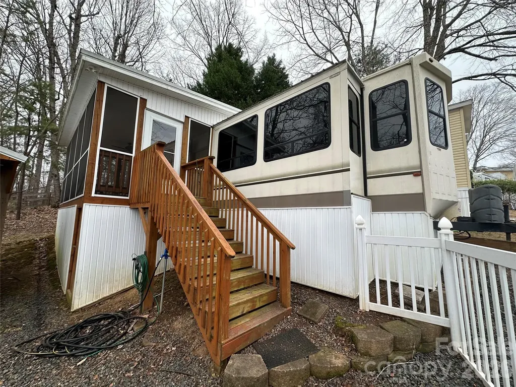 112 Sparrow Lane New London NC 28127