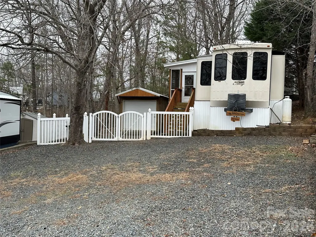 112 Sparrow Lane New London NC 28127